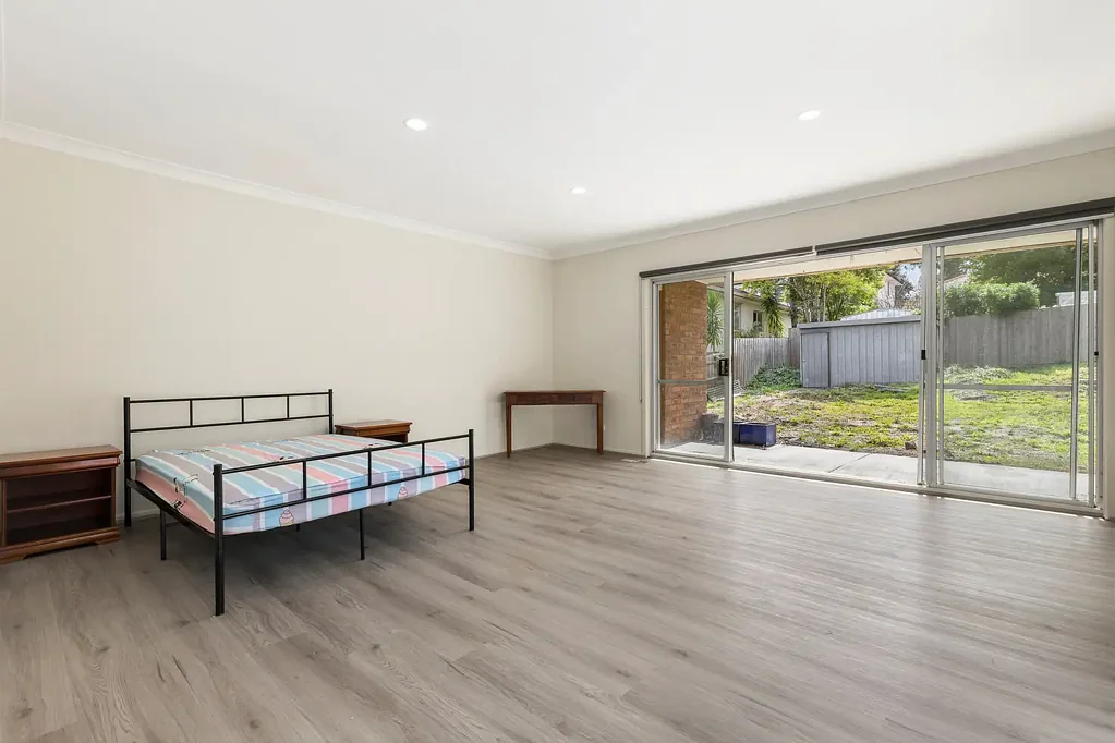 Welcome to this spacious rooming house in Mount Waverley!