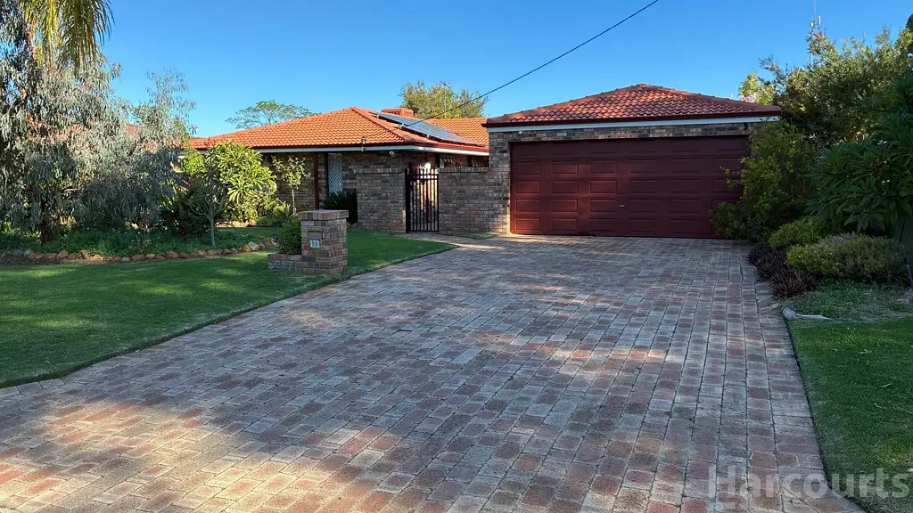 Cooloongup 3房  Spacious Vintage Charm with Room for the Whole Family