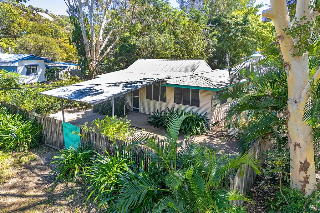 Picnic Bay 2침실 Island Living – Character Home with Tropical Surrounds