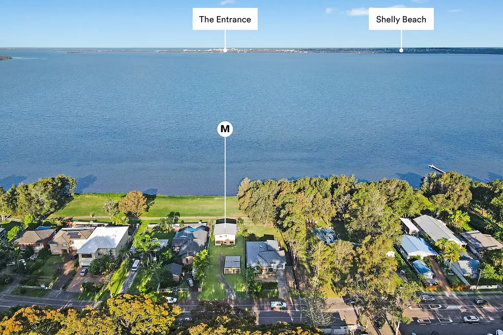 Berkeley Vale 3ห้องนอน Exceptional lakeside opportunity with limitless future potential