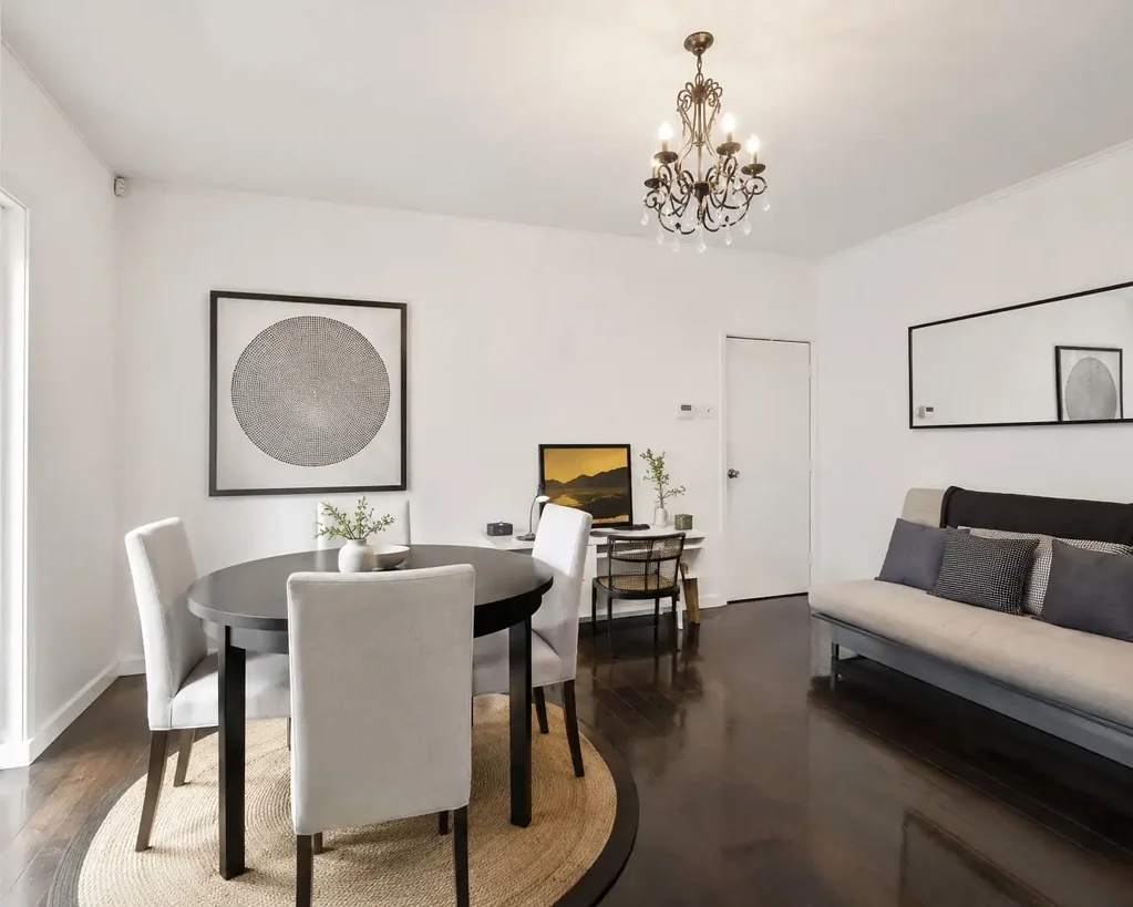 Lovely Beachside Courtyard Unit + Parking Space