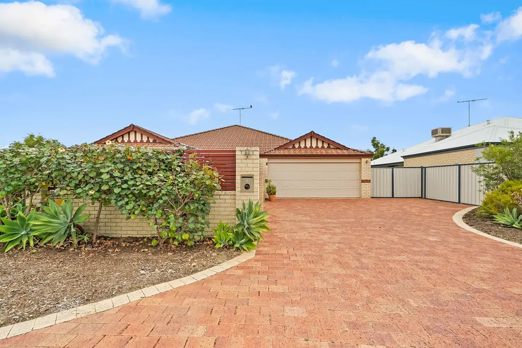Meadow Springs 4房  Large Modern Family Home In A Much Sought After Area Of Meadow Springs!