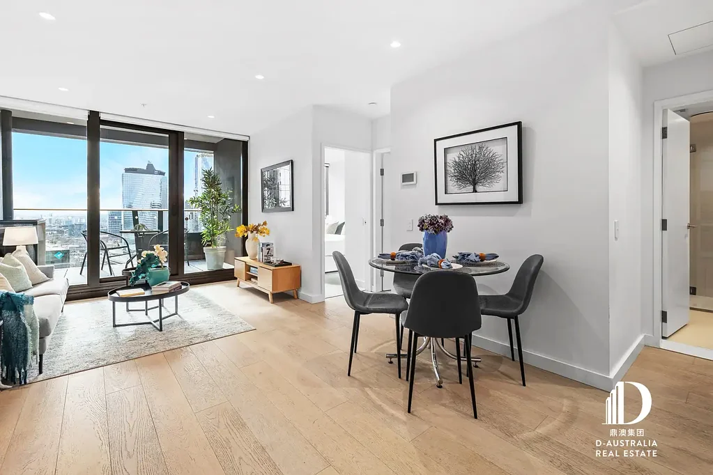 Docklands 2房 朝北奢华公寓，尽享城市全景 North-Facing Luxury with Panoramic City Views