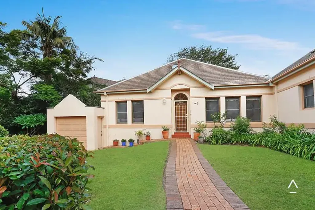 Rare Three Bedroom Villa in Blue Ribbon Enclave