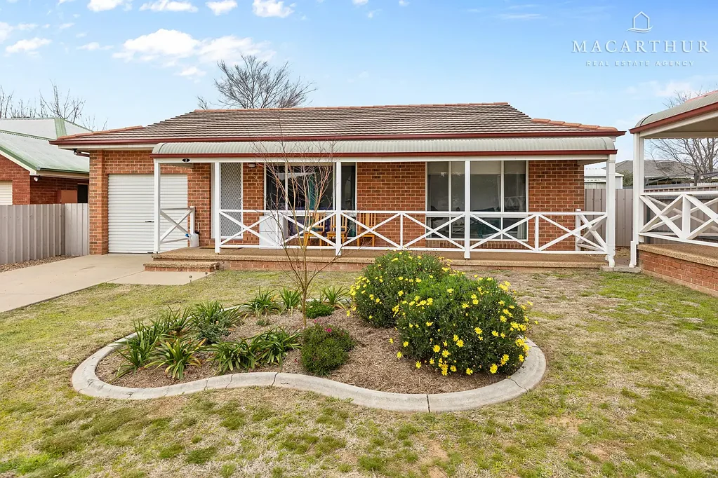 2/14 Canola Place, Estella, NSW 2650