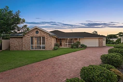 9 Skyhawk Avenue, Hamlyn Terrace