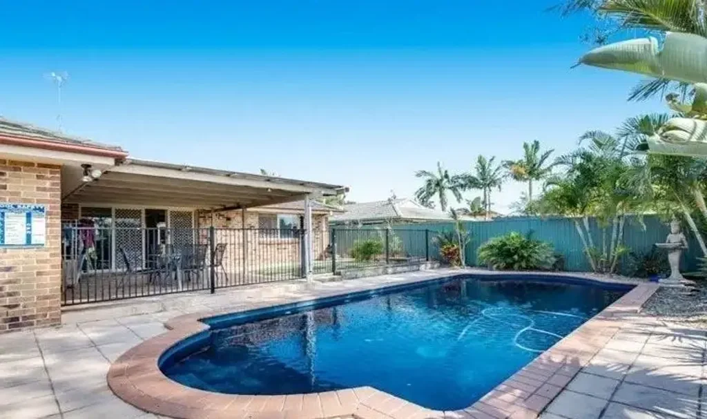 Spacious 4-Bedroom Property with Pool