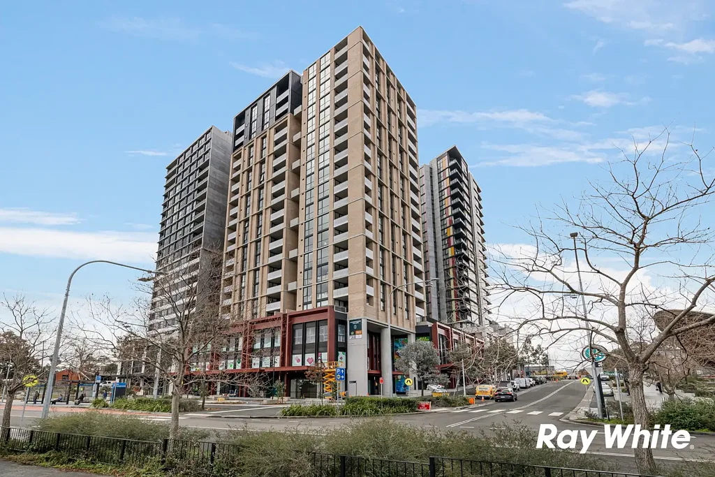 Two Bedroom Luxury Apartment Right In Front of Castle Hill Metro Station!