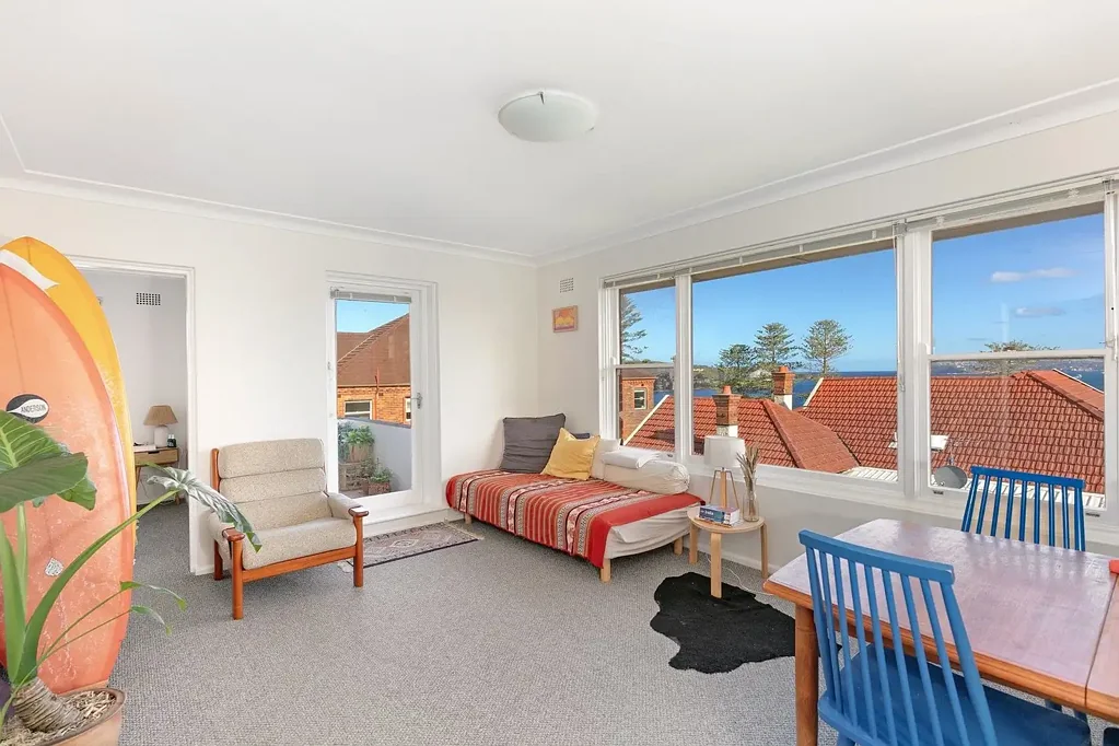 Bright One-Bedroom Apartment with Harbour Views