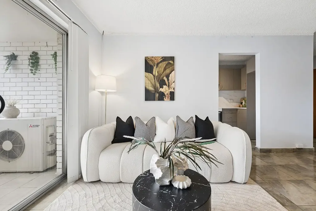 Harris Park 2chambre Your Gateway to Harris Park: Low Strata and High Rental Return