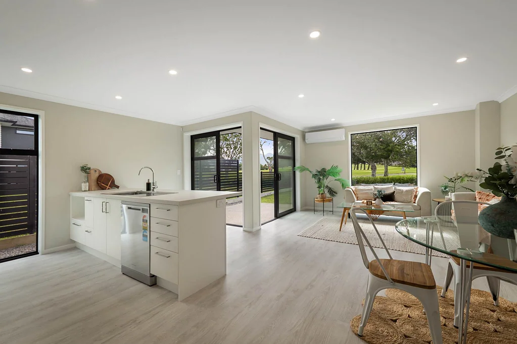 Katikati 3 Bedroom Fairview Townhouse: Golf & Kaimai Views - Must Go!