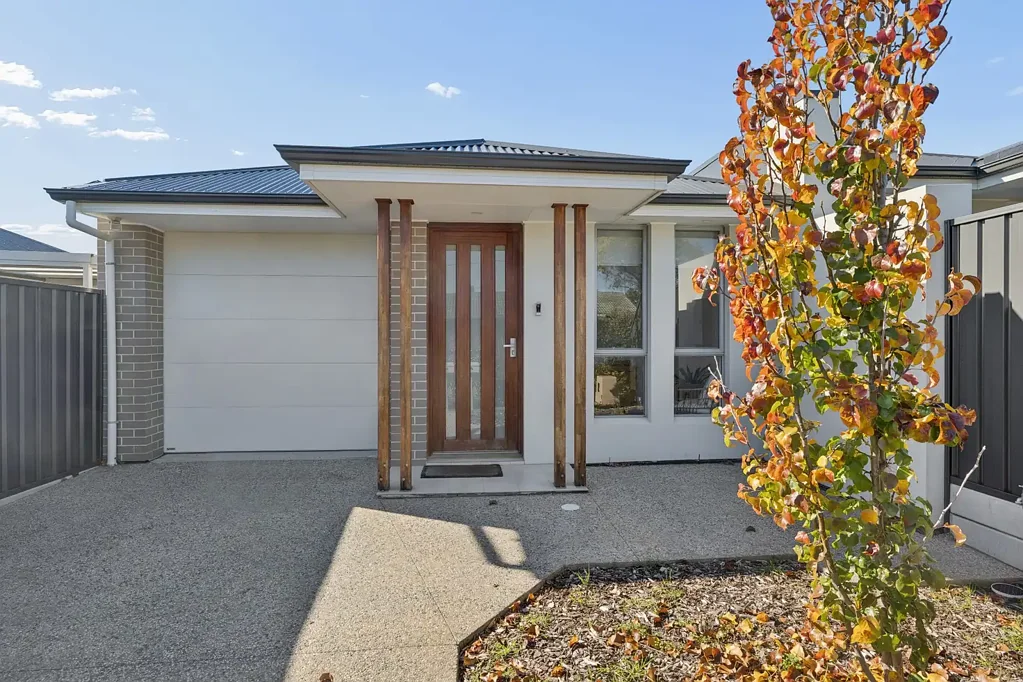 Dover Gardens 3房  IMMACULATELY PRESENTED, TORRENS TITLE MODERN HOME ~ Low Maintenance & Convenience