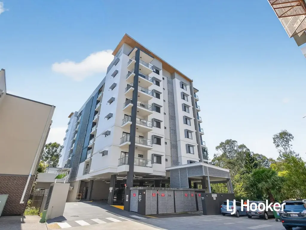 Lifestyle and Luxury Combine in Exclusive Kittyhawk Drive Apartment!