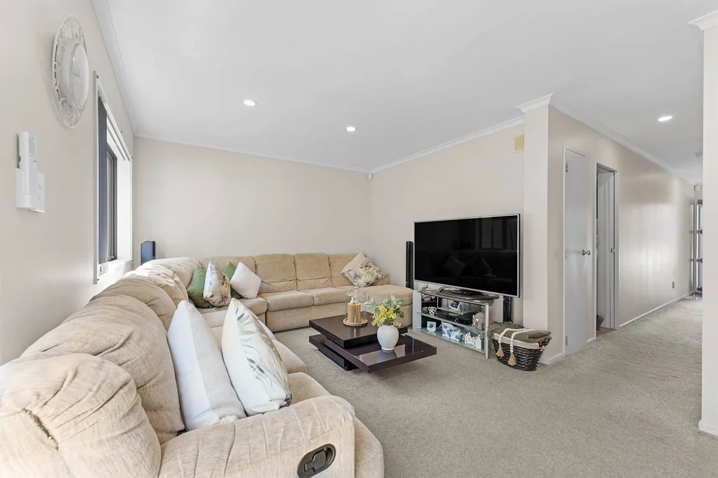 Flat Bush 3Kwarto Your Next Step Starts Here – Modern, Easy, and...