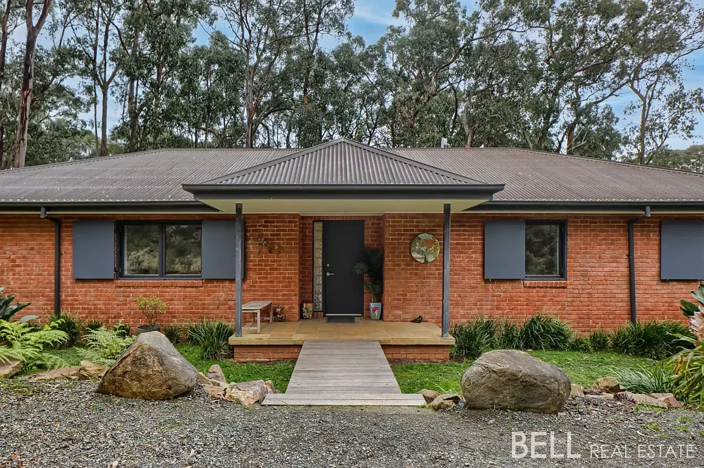 Monbulk 6部屋 Private 10 Acre Property Offering Dual Living & Lifestyle Income.