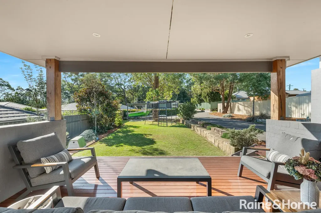Shoalhaven Heads 4房  Hidden Sanctuary on a Generous 975 sqm Block with Versatile Family Appeal