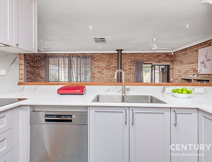 20 Crusader Drive, Thornlie, WA 6108, 4 कमरे, 2 बाथरूम, House