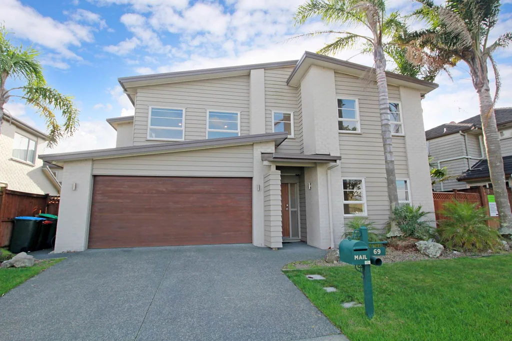 FAMILY FRIENDLY FIVE BEDROOM HOME