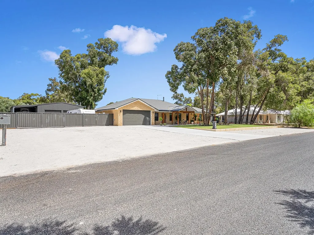 Greenfields 4Kwarto Nearly New high-end luxury