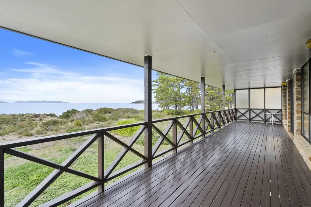 Swansea 4 Bedroom Go left, right or straight ahead to beach