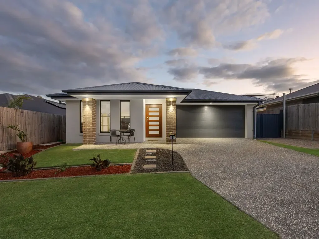 Ripley 4 Bedroom Spacious Metricon Build with Rare Side Access & 7.5kw Solar