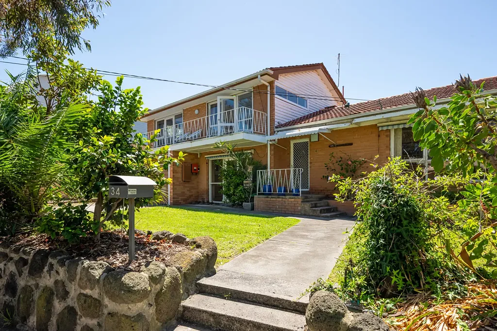 Black Rock 4ਬੈੱਡਰੂਮ The More House, c1965 - A Cherished Family Home by the Sand