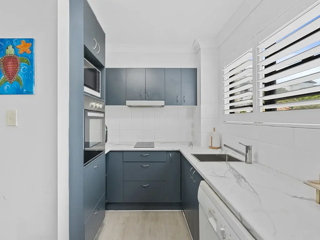 115/392 Marine Parade, Labrador, QLD 4215