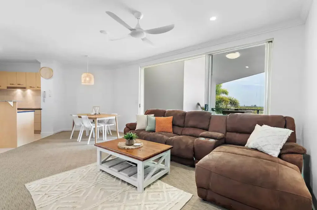 Battery Hill 3 Bedroom Fabulous Coastal Apartment – Ocean Views & Minutes to Beach!