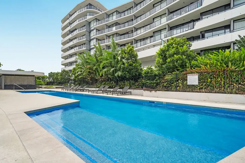 Hope Island 2房  6th Floor -107m2 Two Bedroom Apartment with pool views!