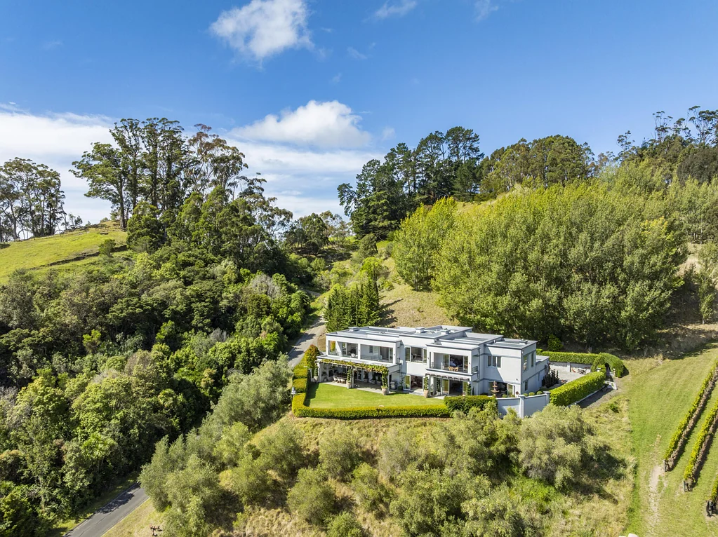 Havelock North 6 Bedroom Solid Construction Meets Elevated Living