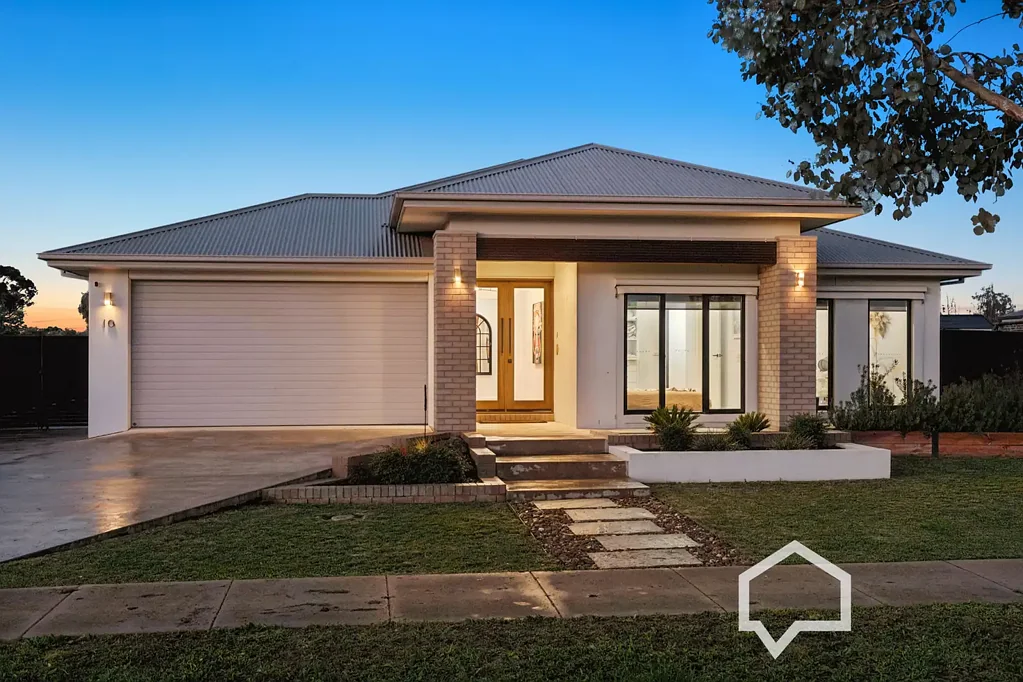 Axedale 4房  Contemporary Family Living with Exceptional Space and Lifestyle Appeal