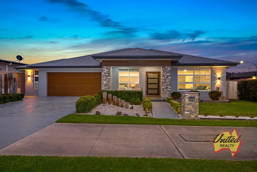 Spring Farm 7ਬੈੱਡਰੂਮ Custom-Designed Family Home + Separate Granny Flat