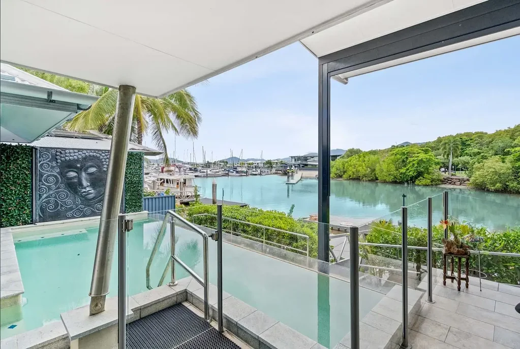 FURNISHED or UNFURNISHED WATER FRONT LIVING!