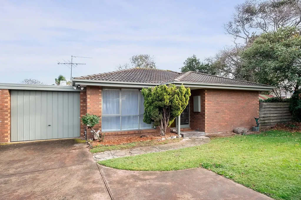 Central 2 bedroom unit with large yard