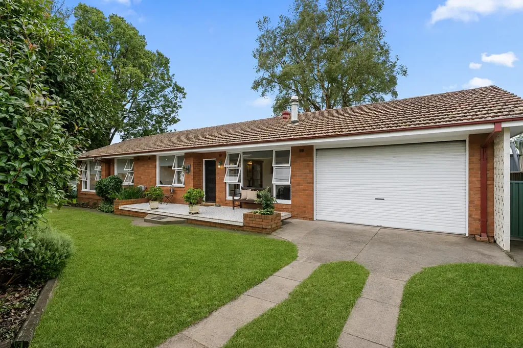 Berowra Heights 4 Bedroom Single Level Living - North East to Rear