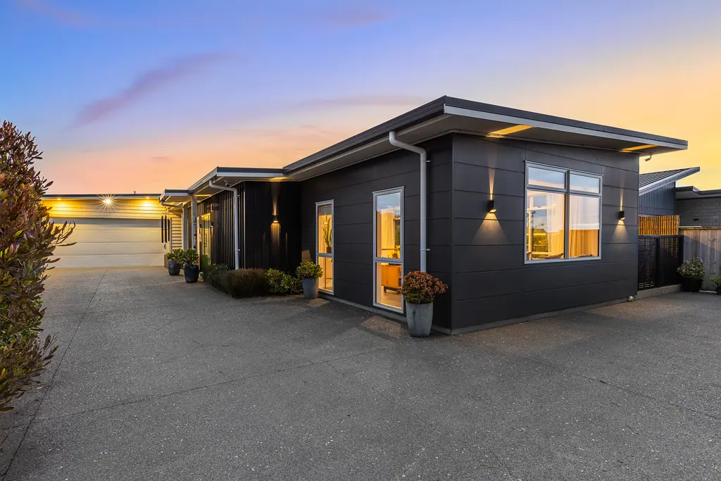 Waikanae 4房  Modern. Refined. Effortlessly Chic.