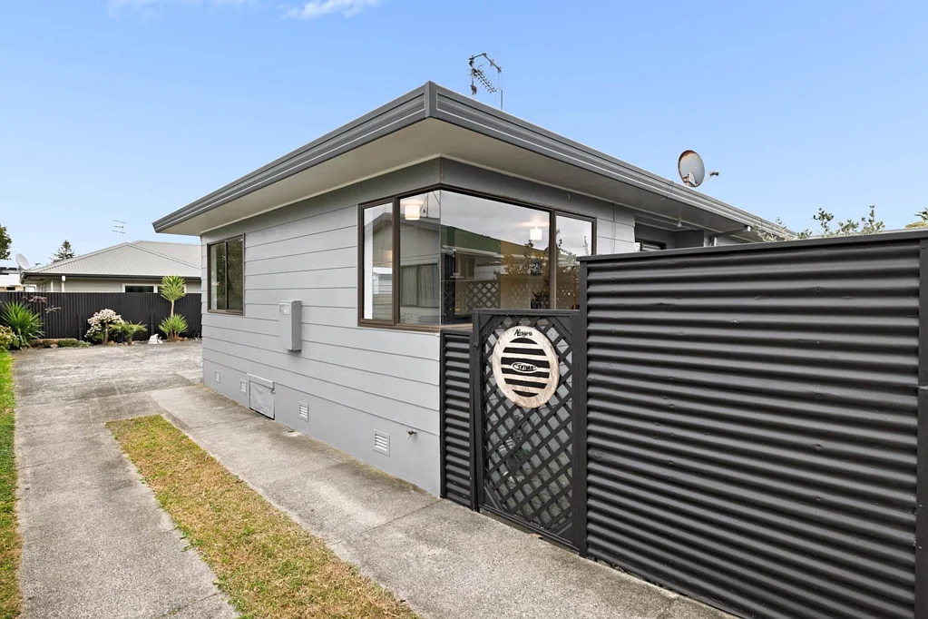 Mount Maunganui 3Phòng ngủ Refreshed, Large Garage Three Bedroom At Mount