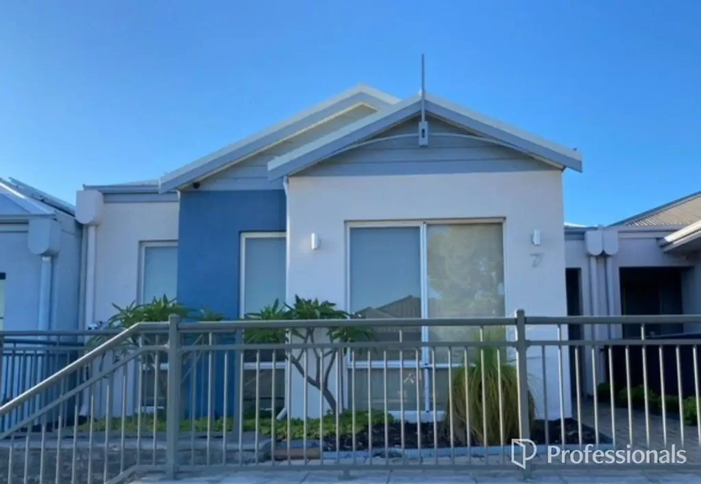 AMAZING LOCATION WITHIN MINUTES OF EVERYTHING!!