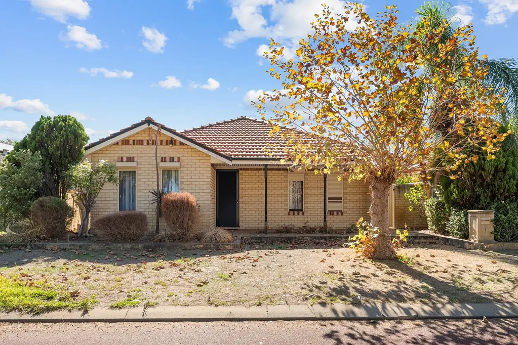 9 Lynch Avenue, Rockingham, WA 6168