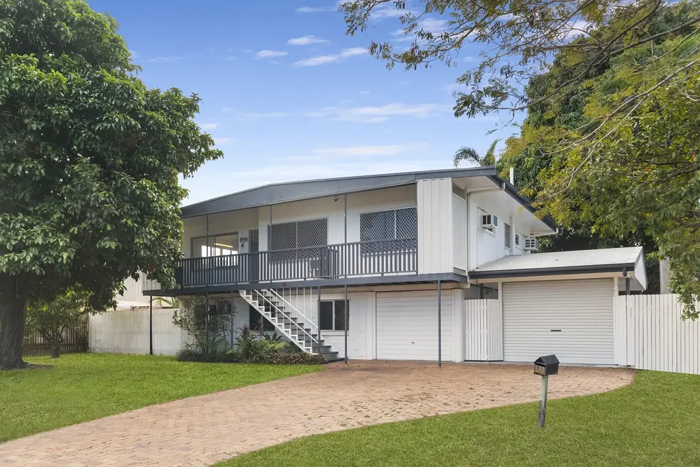 Cranbrook 3Zimmer MOVE-IN-READY WITH FANTASTIC LOCATION & SCOPE TO "VALUE-ADD"