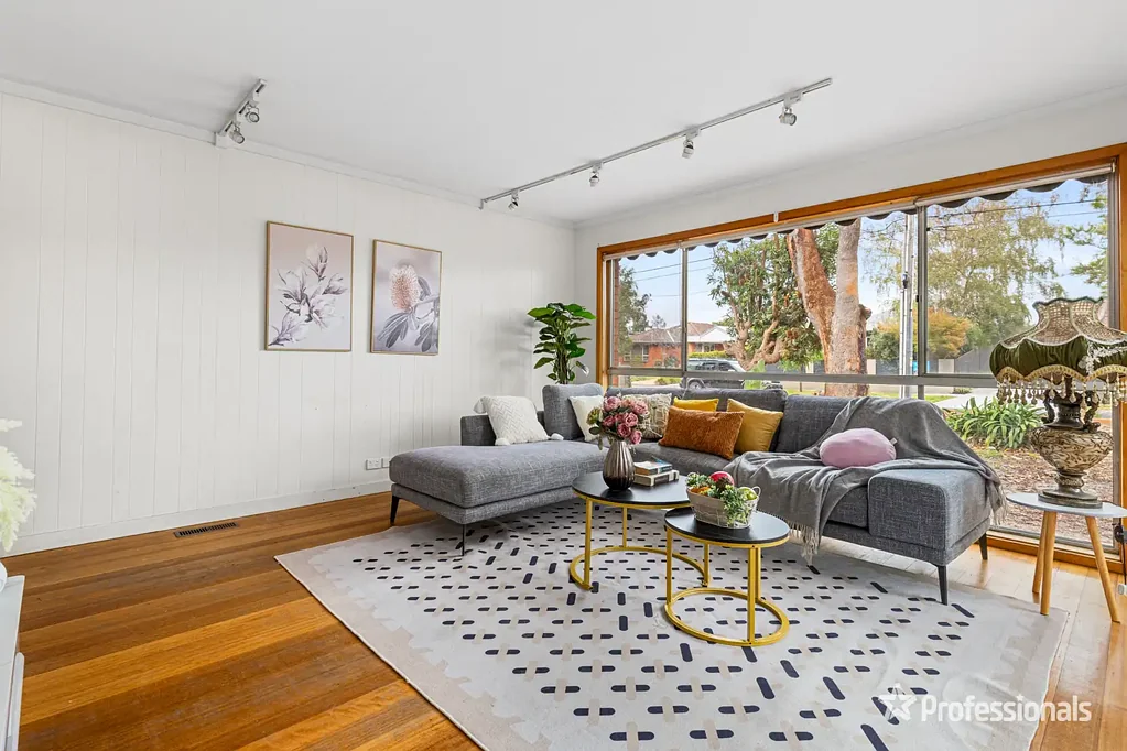 Parkdale 4Phòng ngủ Tranquil Family Living on 834sqm (Approx.) in Prime Parkdale Pocket