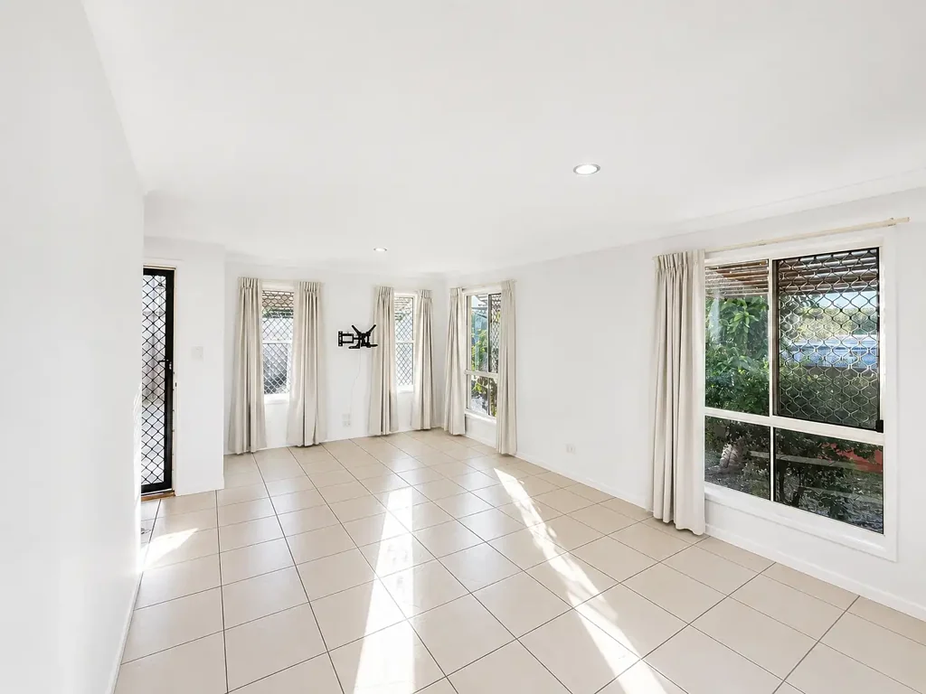 Contemporary Southport Townhouse Offering Space and Convenience