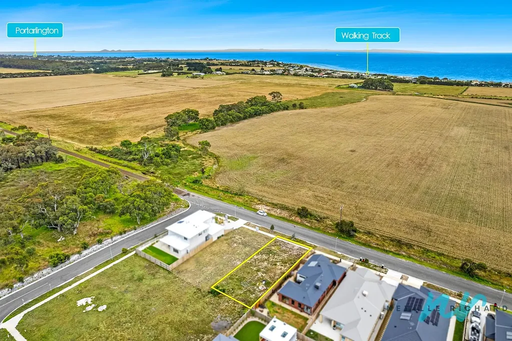 Indented Head Build Your Dream Home with Rural Outlook & Less Than 1km To The Beach