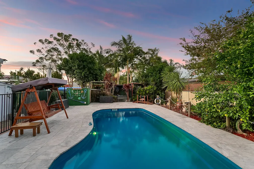 8 Campbell Parade, Mannering Park, NSW 2259
