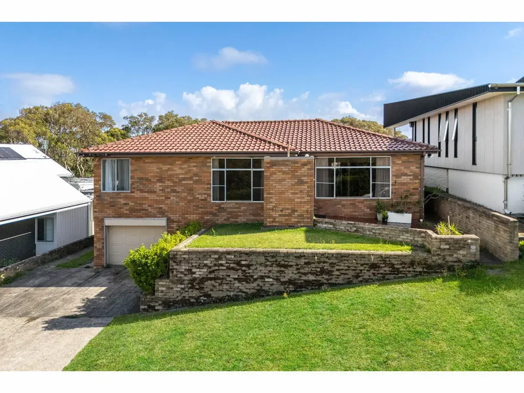 SPACIOUS FAMILY HOME WITH COASTAL LIFESTYLE APPEAL