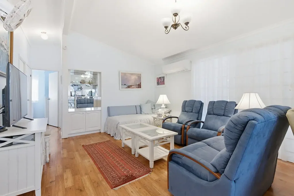 Nambucca Heads 2 Bedroom Coastal Living Just Moments to the V-Wall