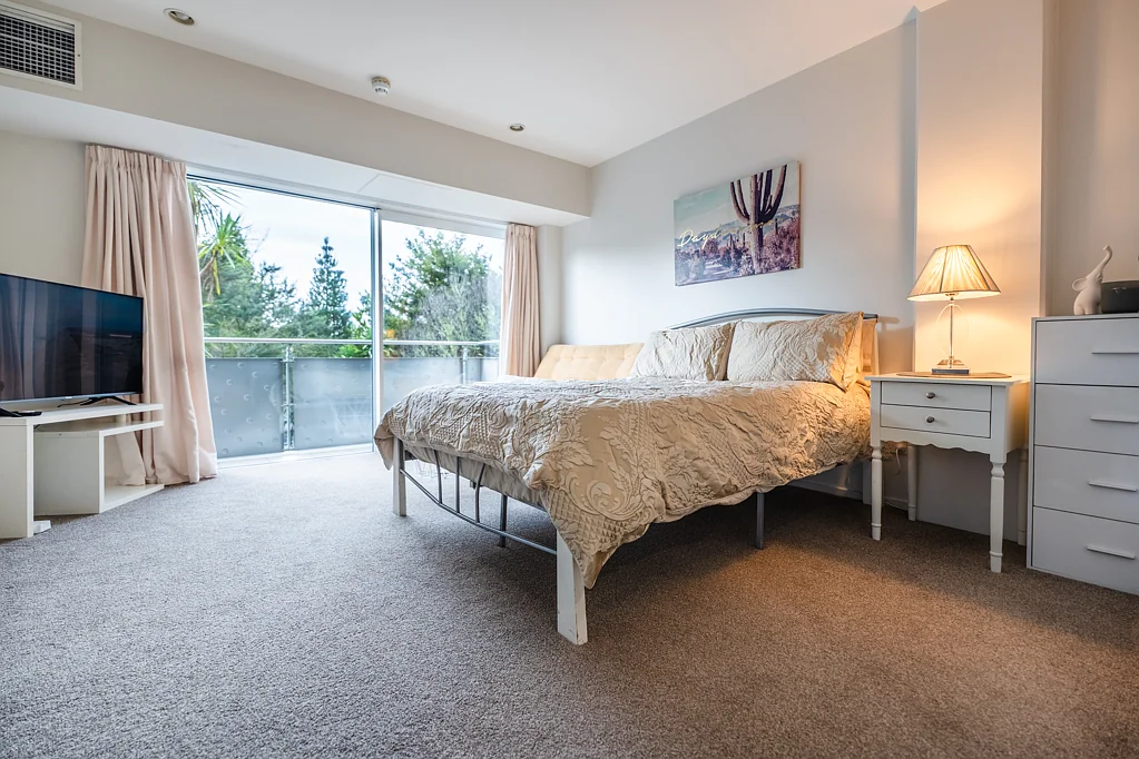 Albany Chill Pad Meets Smart Investment w/ Carpark!