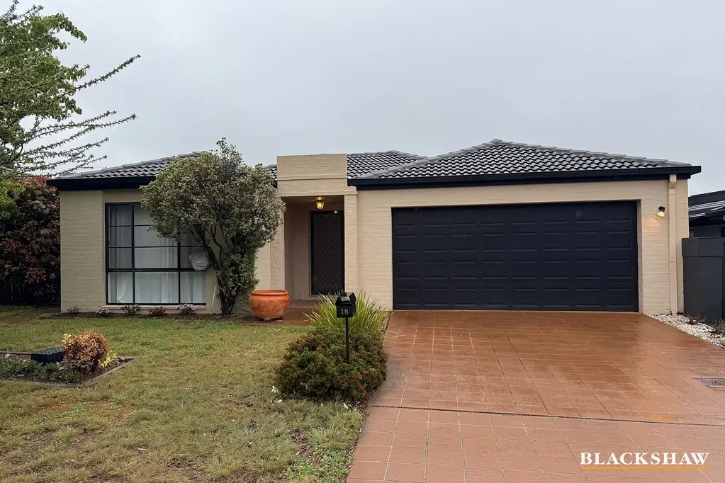 18 Tooroonga Crescent, Jerrabomberra, NSW 2619