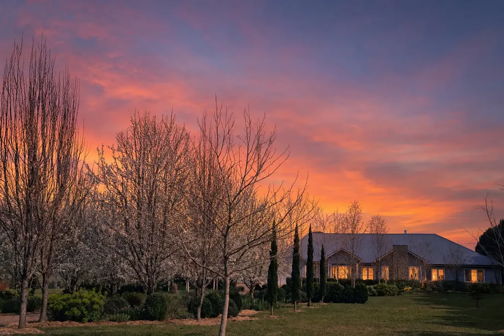 Exeter 6બેડરૂમ Unparalleled Luxury on 5 Pristine Acres in the Heart of Exeter