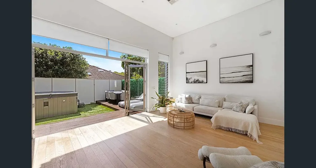 Beachside Family Sanctuary With Sunny North Facing Backyard